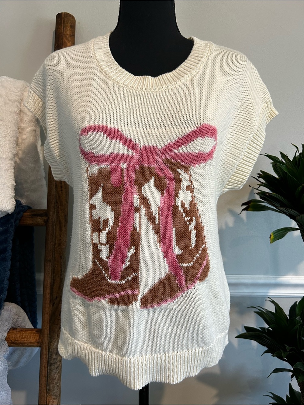 Blu Pepper Cream Crewneck Sweater with Pink & Brown Boot Graphic Size Small